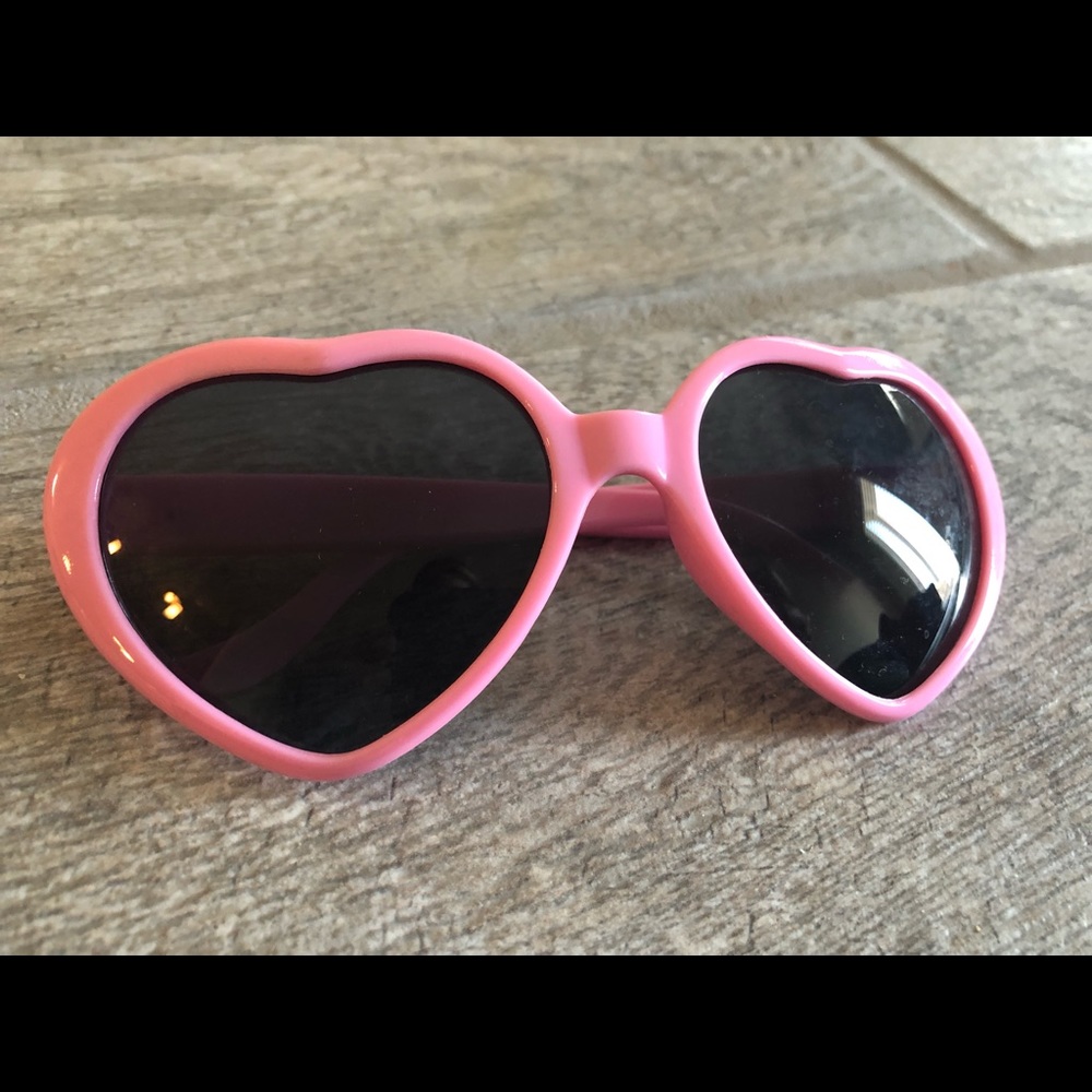Set of 4 pink heart shaped glasses